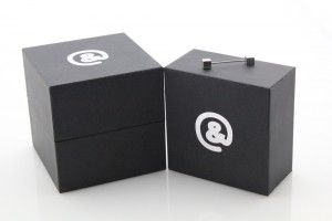 Aguja Onasys Modelo Cubo sobre caja